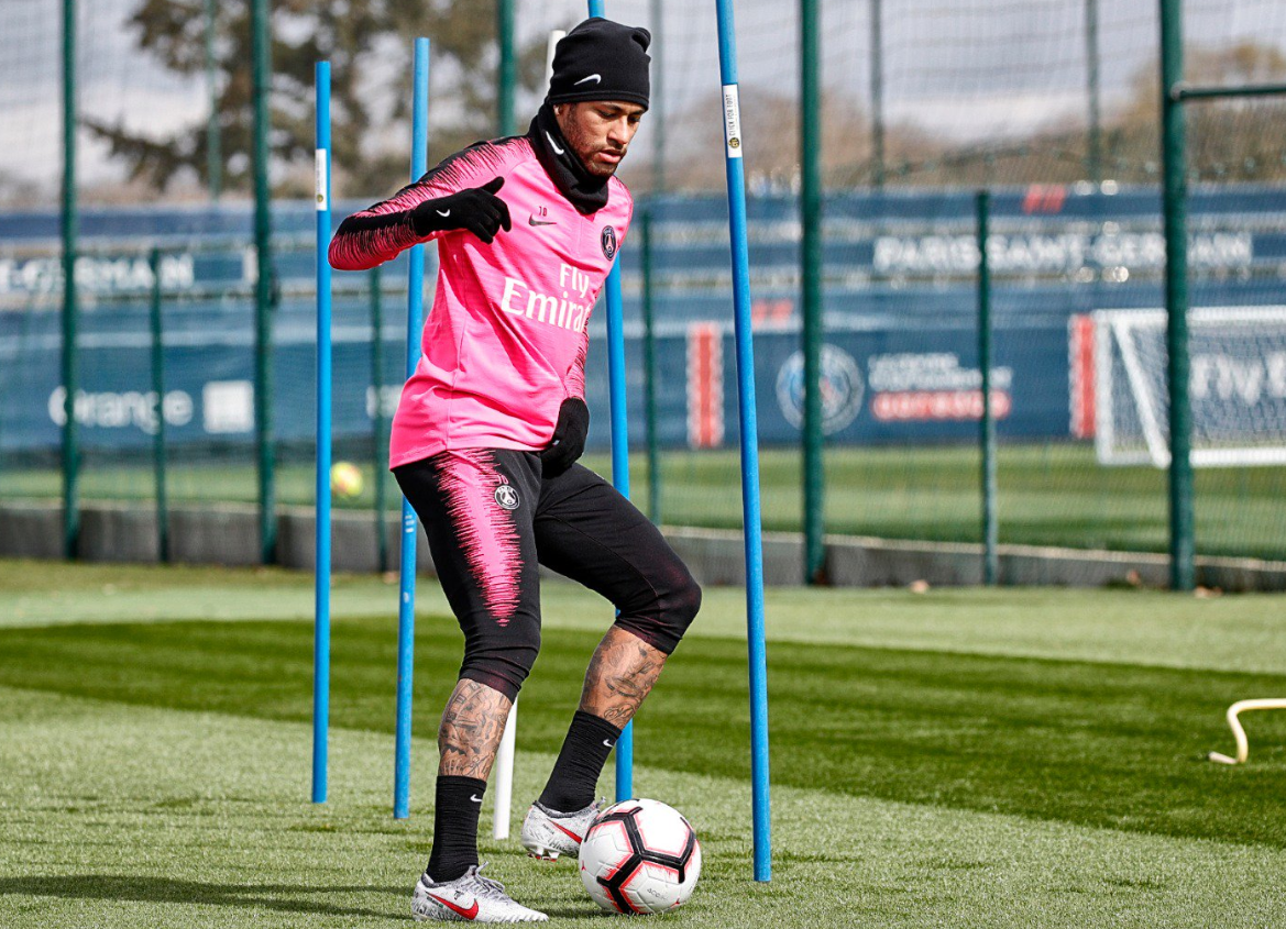 Neymar se reincorpora con el PSG y mantiene una reunión con Leonardo para hablar de su futuro Neymar se reincorpora con el PSG y mantiene una reunión con Leonardo para hablar de su futuro