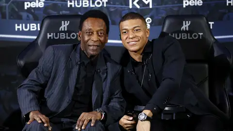 Pelé y Mbappé, en un encuentro en París Pelé y Mbappé, en un encuentro en París