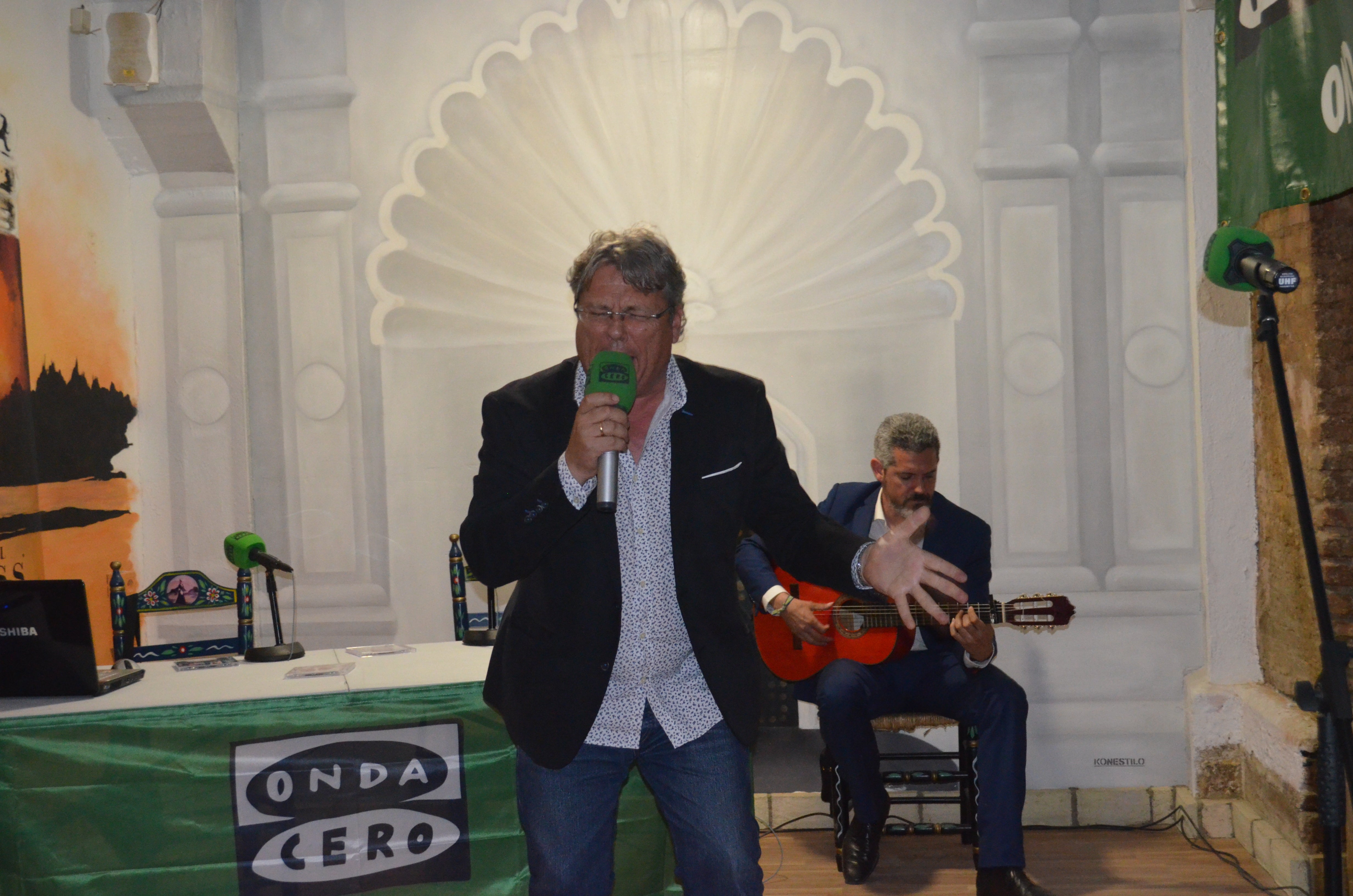 Especial 4 por Sevillanas de A las Puertas del Rocío Invitado: Javi Fernández Especial 4 por Sevillanas de A las Puertas del Rocío Invitado: Javi Fernández