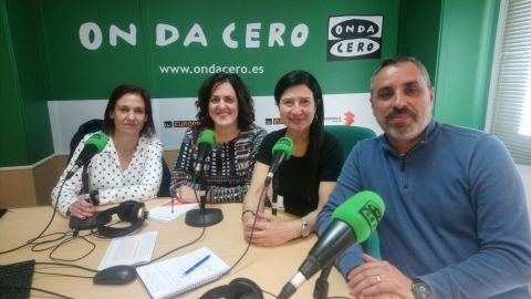 La responsable de hacienda, Ana Arabic (PSOE), Vicente Granero (PP) y Eva Crisol (Ciudadanos) debaten sobre los informes de repato de la interventora municipal