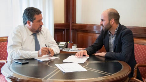 Presidente provincial, Javier Moliner, junto con el diputado Pablo Roig.