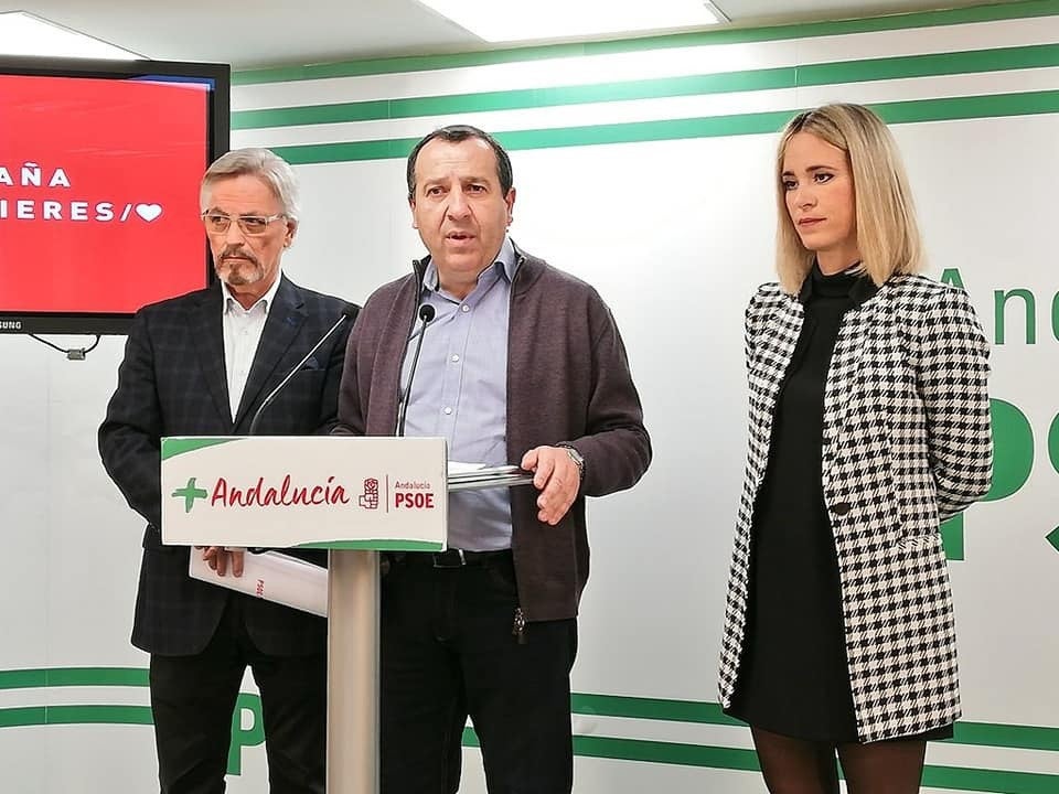 El PSOE acusa a la Junta de usar de manera "indecente" a los dependientes El PSOE acusa a la Junta de usar de manera "indecente" a los dependientes