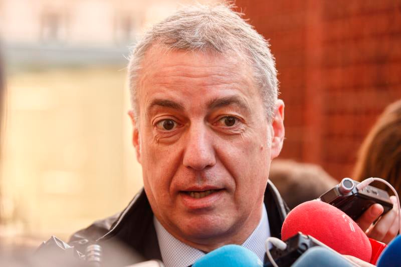 La oposición acusa a Urkullu de mentir por no despedir a De Miguel La oposición acusa a Urkullu de mentir por no despedir a De Miguel