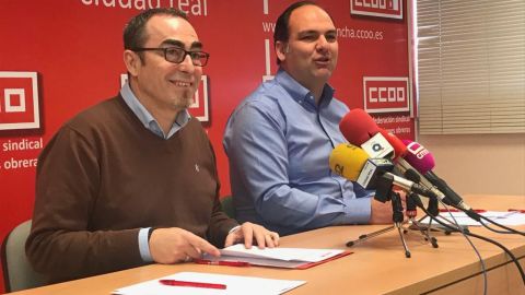 Paco de la Rosa (izq.), durante la rueda de prensa en Ciudad Real