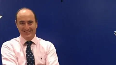 Juan García Montero Pasa al grupo de no adscritos