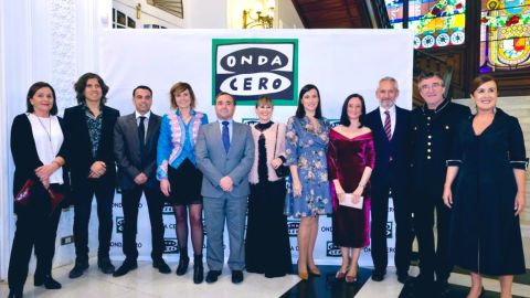 Junto a autoridades de la comunidad