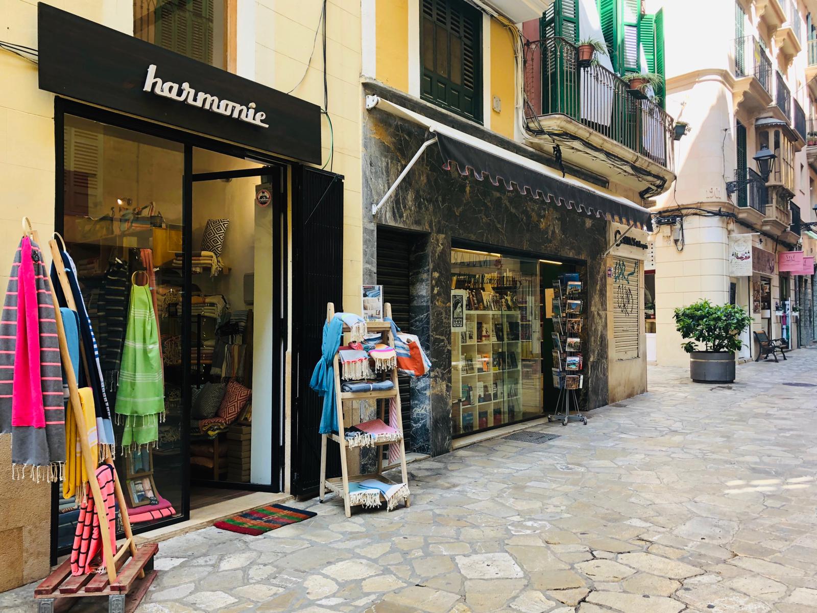 Cort y Pimeco acuerdan repartir 600.000 euros en vales de descuento en los pequeños comercios de Palma Cort y Pimeco acuerdan repartir 600.000 euros en vales de descuento en los pequeños comercios de Palma