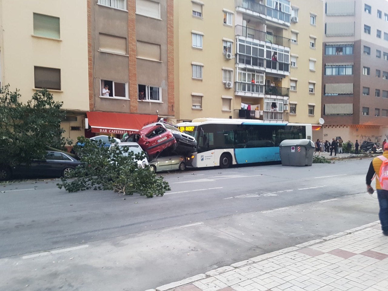 Málaga propone menciones honoríficas para los pasajeros que salvaron al conductor del autobús Málaga propone menciones honoríficas para los pasajeros que salvaron al conductor del autobús