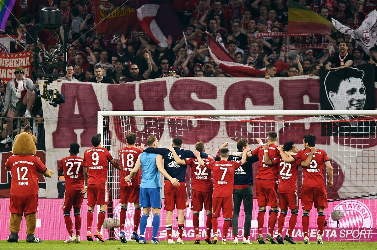 Manotazo del Bayern al Borussia Dortmund para ponerse líder de la Bundesliga Manotazo del Bayern al Borussia Dortmund para ponerse líder de la Bundesliga