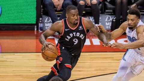 Serge Ibaka, en un partido con los Raptors
