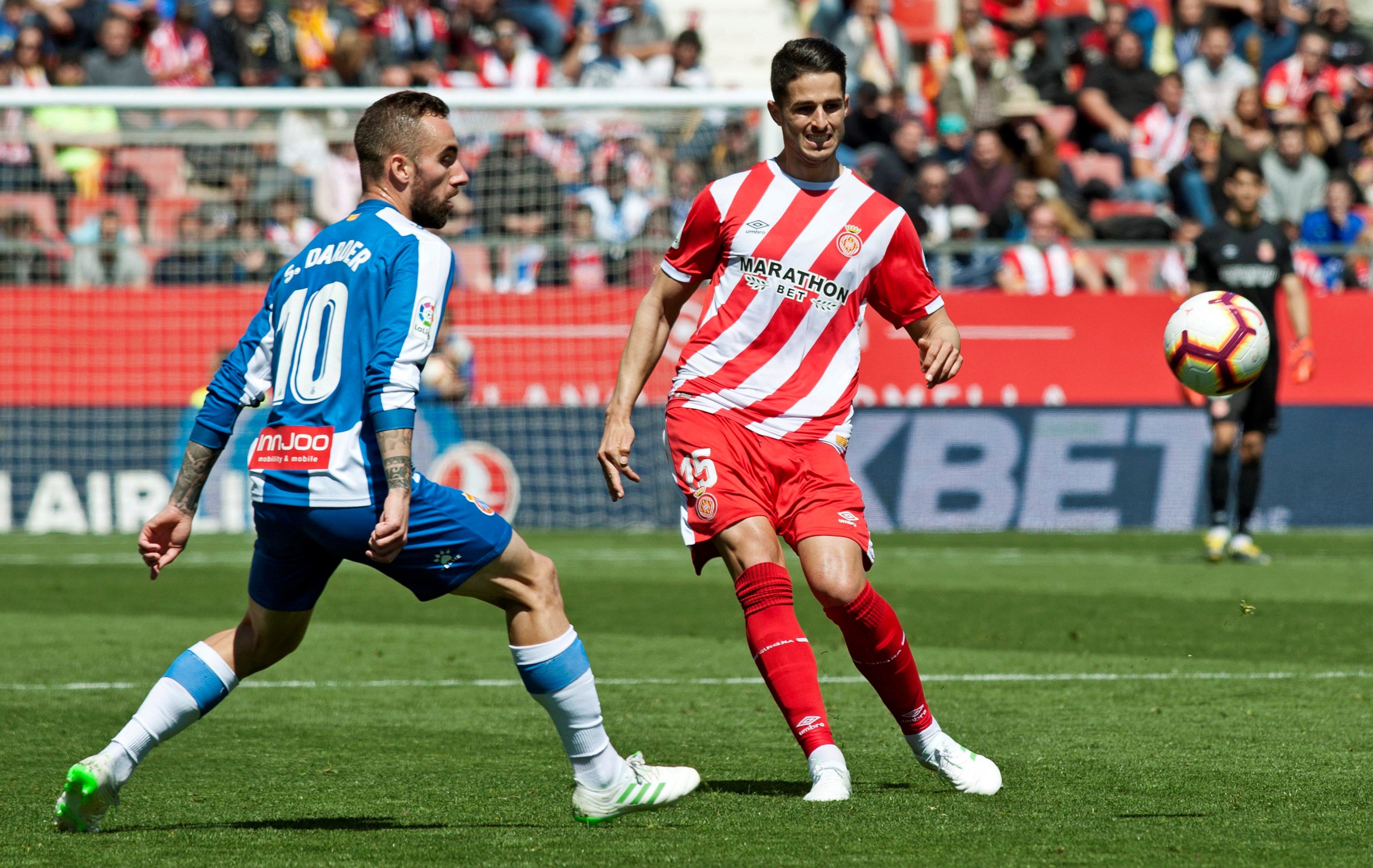 El Espanyol se disculpa tras el insulto racista de su delegado a un aficionado del Girona El Espanyol se disculpa tras el insulto racista de su delegado a un aficionado del Girona