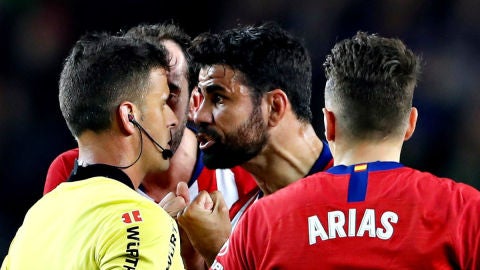 Diego Costa, ante Gil Manzano