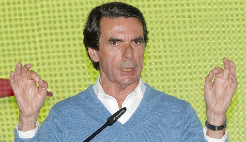 Aznar pide "no votar con las tripas" y sitúa al PSOE fuera de la Constitución Aznar pide "no votar con las tripas" y sitúa al PSOE fuera de la Constitución