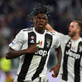 Moise Kean celebra su gol con la Juventus de Turín