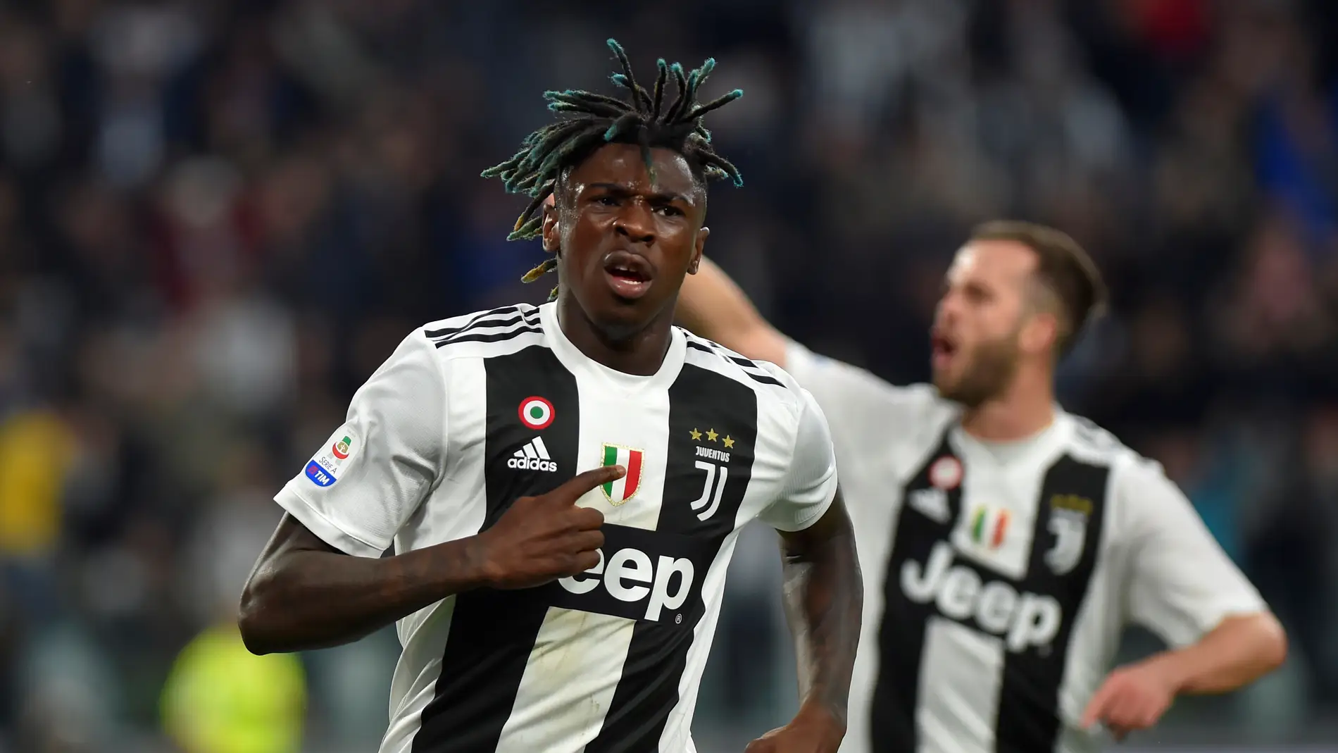 Moise Kean celebra su gol con la Juventus de Turín