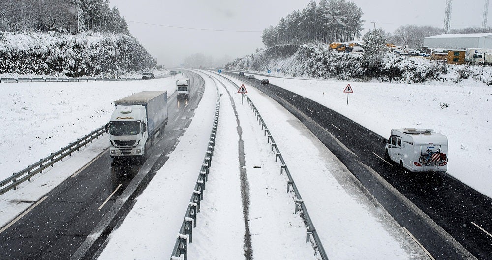 La DGT aconseja no circular por estas carreteras ante las fuertes nevadas La DGT aconseja no circular por estas carreteras ante las fuertes nevadas