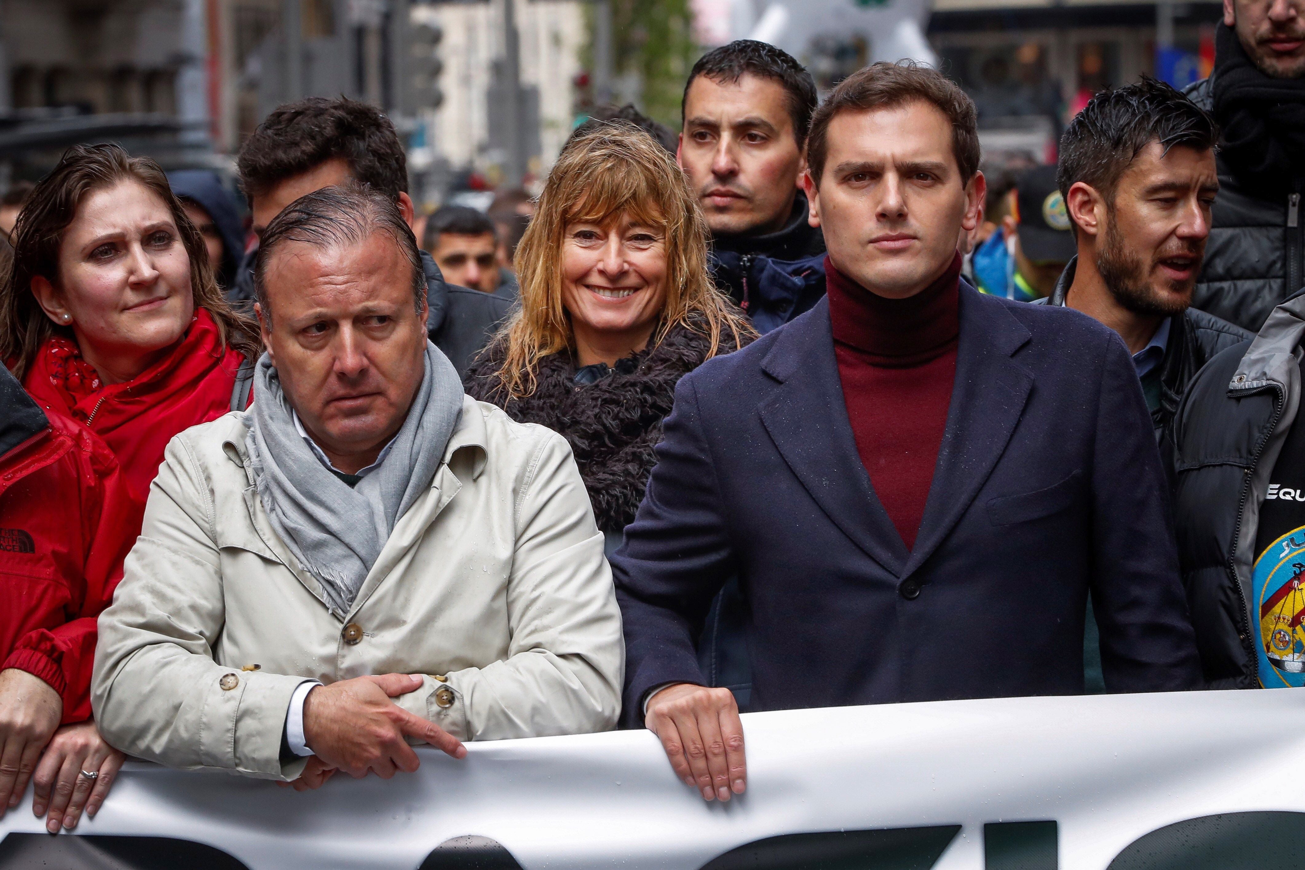 Rivera pide a Casado que rectifique su posición "en contra" de la eutanasia para regularla con garantías Rivera pide a Casado que rectifique su posición "en contra" de la eutanasia para regularla con garantías