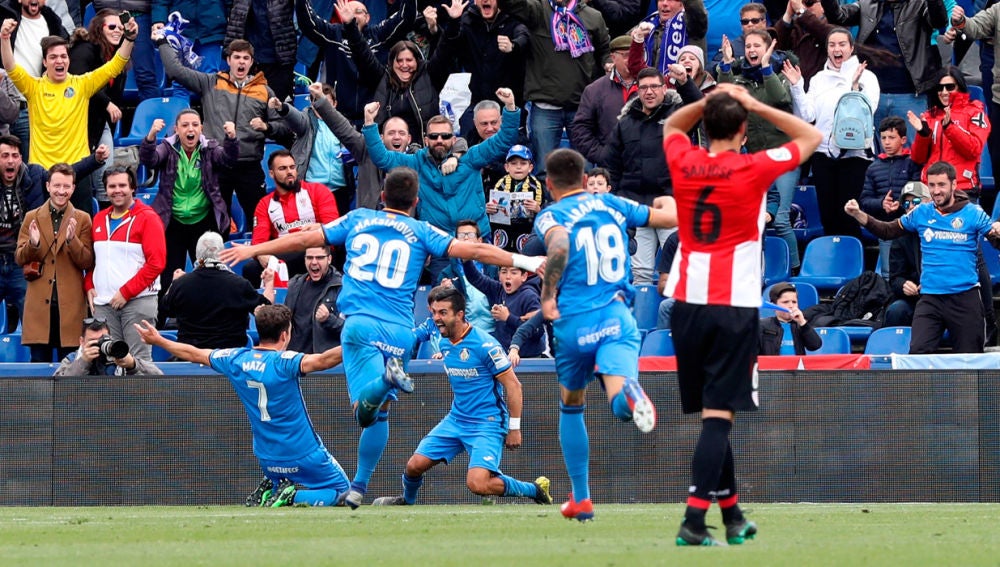 El Getafe celebra el gol de Ángel Rodríguez ante el Athletic de Bilbao