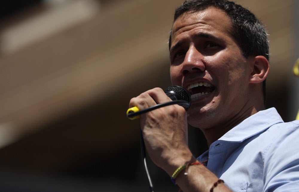 Guaidó anuncia que los militares dieron "de una vez el paso" para unirse a él Guaidó anuncia que los militares dieron "de una vez el paso" para unirse a él