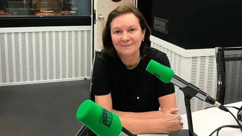 Clara Sánchez en los estudios de Onda Cero Clara Sánchez en los estudios de Onda Cero