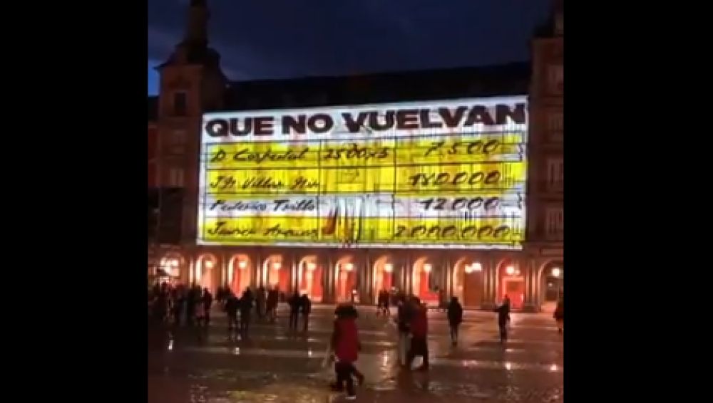 Imagen del cartel en la Plaza Mayor