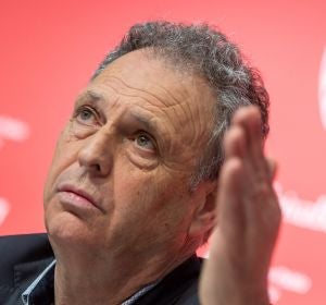 Joaquín Caparrós, en una rueda de prensa con el Sevilla Joaquín Caparrós, en una rueda de prensa con el Sevilla