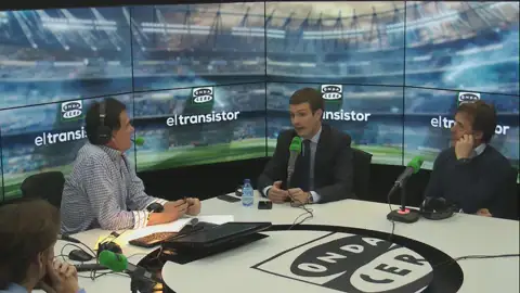 Pablo Casado: "No entiendo por qué Abascal critica al partido del que ha cobrado durante 20 años" Pablo Casado: "No entiendo por qué Abascal critica al partido del que ha cobrado durante 20 años"