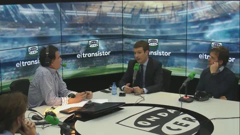 Pablo Casado: "No entiendo por qué Abascal critica al partido del que ha cobrado durante 20 años" Pablo Casado: "No entiendo por qué Abascal critica al partido del que ha cobrado durante 20 años"