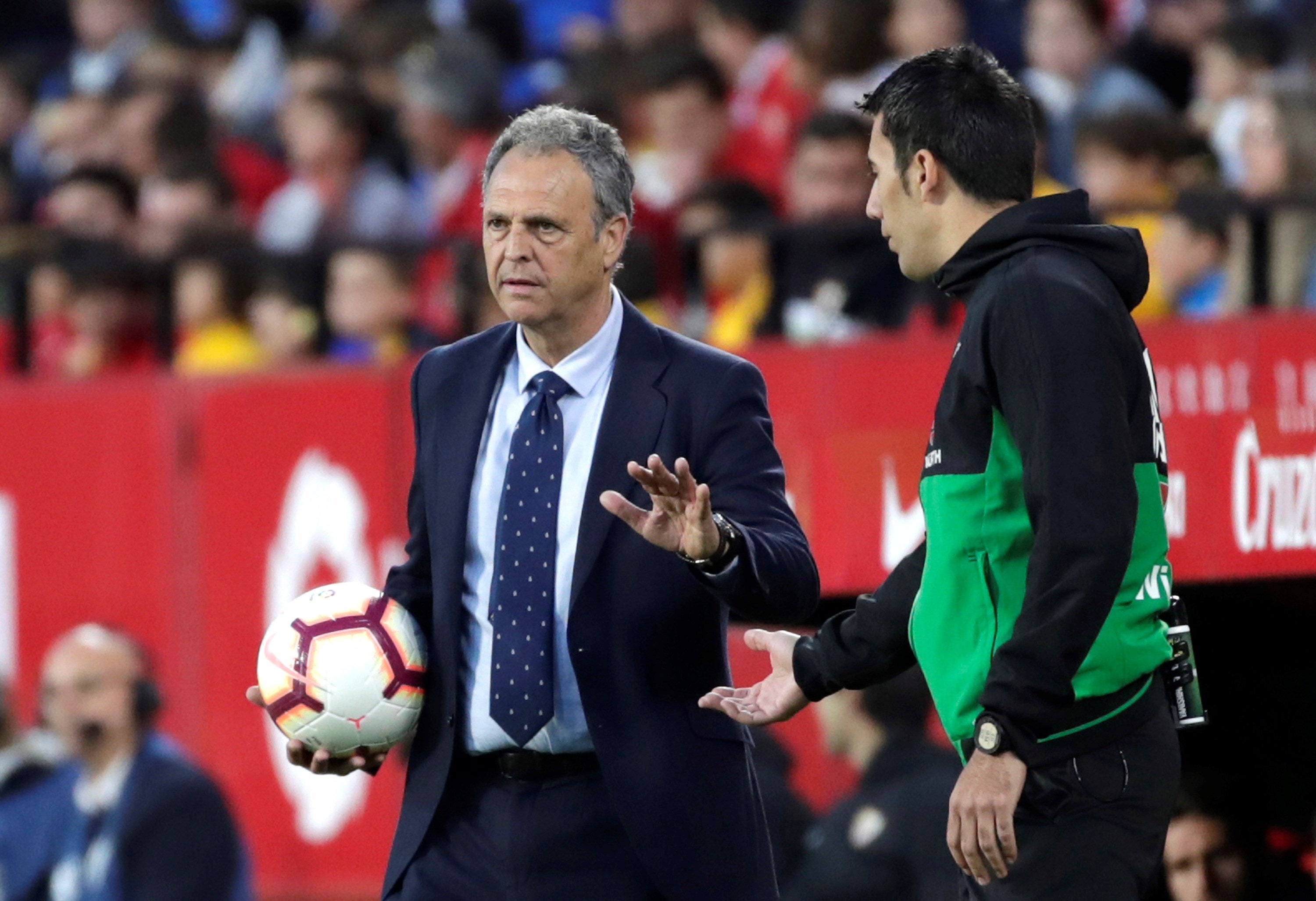 Joaquín Caparrós deja de ser entrenador del Sevilla Joaquín Caparrós deja de ser entrenador del Sevilla