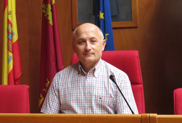 El edil de Cs, Antonio Meca cree que cayó en desgracia porque se negó a transferir al partido el dinero público asignado al grupo municipal para gastos de funcionamiento El edil de Cs, Antonio Meca cree que cayó en desgracia porque se negó a transferir al partido el dinero público asignado al grupo municipal para gastos de funcionamiento