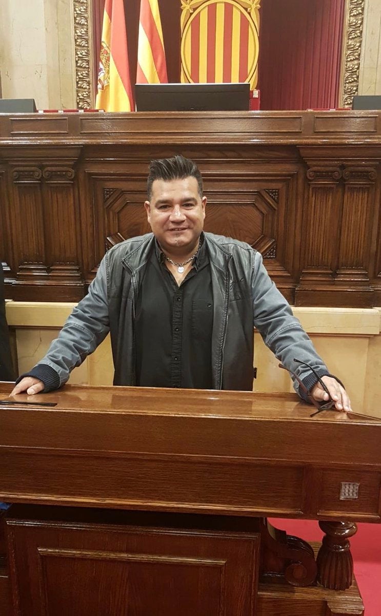 ERC expulsa a Sicus Carbonell de su lista por decir que los gays le dan "pena" ERC expulsa a Sicus Carbonell de su lista por decir que los gays le dan "pena"