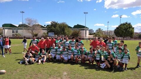 Plantilla del Elche Club Rugby Uni&oacute;n celebra el ascenso a Primera Divisi&oacute;n Territorial.