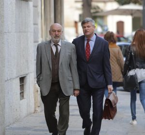 El juez Miguel Florit junto al abogado José Zaforteza a su llegada al Tribunal Superior de Justicia de Baleares (TSJIB). El juez Miguel Florit junto al abogado José Zaforteza a su llegada al Tribunal Superior de Justicia de Baleares (TSJIB).