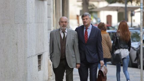 El juez Miguel Florit junto al abogado Jos&eacute; Zaforteza a su llegada al Tribunal Superior de Justicia de Baleares (TSJIB).