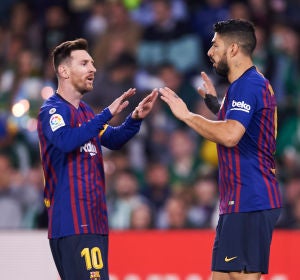Messi y Suárez celebran un gol Messi y Suárez celebran un gol