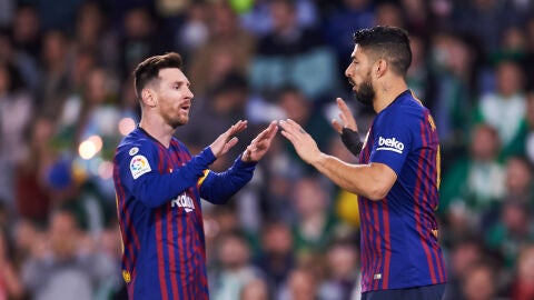 Messi y Su&aacute;rez celebran un gol