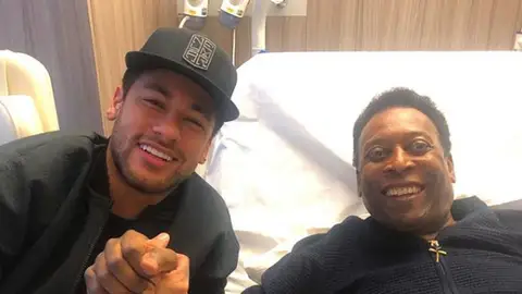 Neymar visita a Pelé en el hospital Neymar visita a Pelé en el hospital