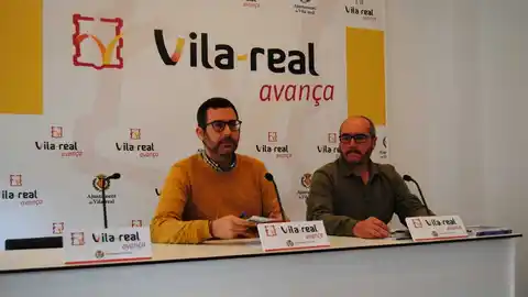 El regidor de Congressos Diego Vila junt amb Toni Tirado d´EDC Natura durant la presentació del Simposi. El Centre d´Educació Ambiental El Termet i l´Auditori seran els escenaris de l´esdeveniments el pròxim cap de setmana.