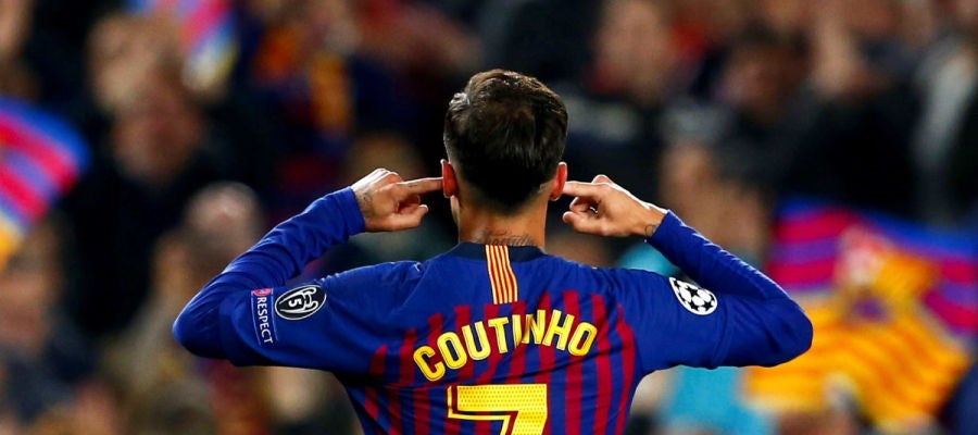 Coutinho se lleva los dedos a los oídos Coutinho se lleva los dedos a los oídos