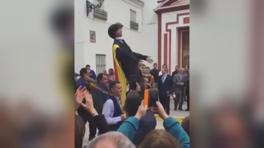 Mu&ntilde;eco representando a Puigdemont en Coripe, Sevilla