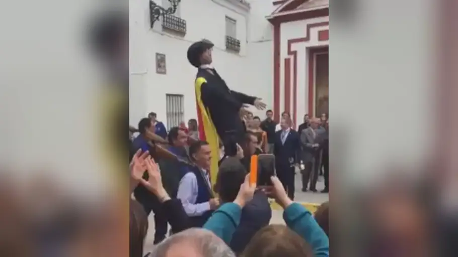 Muñeco representando a Puigdemont en Coripe, Sevilla Muñeco representando a Puigdemont en Coripe, Sevilla
