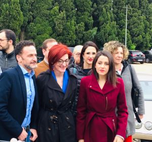 Inés Arrimadas a su llegada a Torroella de Montgrí Inés Arrimadas a su llegada a Torroella de Montgrí