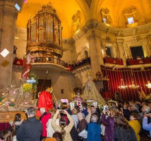 Encuentro del Cristo Resucitado y la Virgen de la Asunción en el interior de Santa María. Encuentro del Cristo Resucitado y la Virgen de la Asunción en el interior de Santa María.