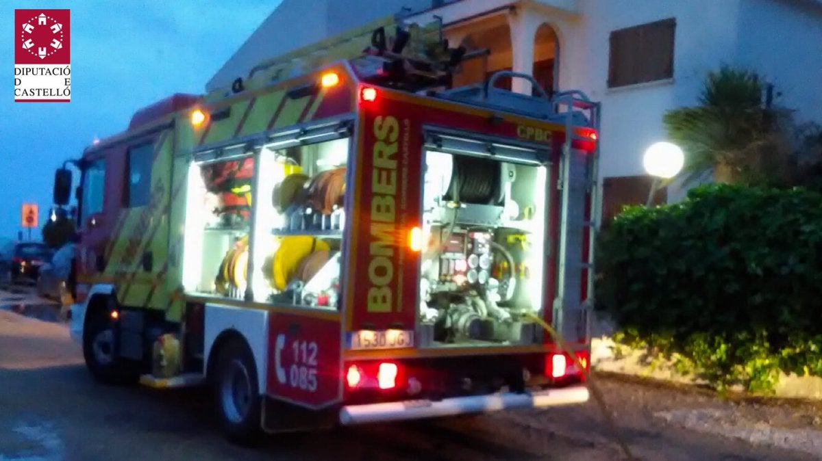 Los bomberos desalojan durante la madrugada de hoy a 100 personas en un hotel de Peñíscola Los bomberos desalojan durante la madrugada de hoy a 100 personas en un hotel de Peñíscola