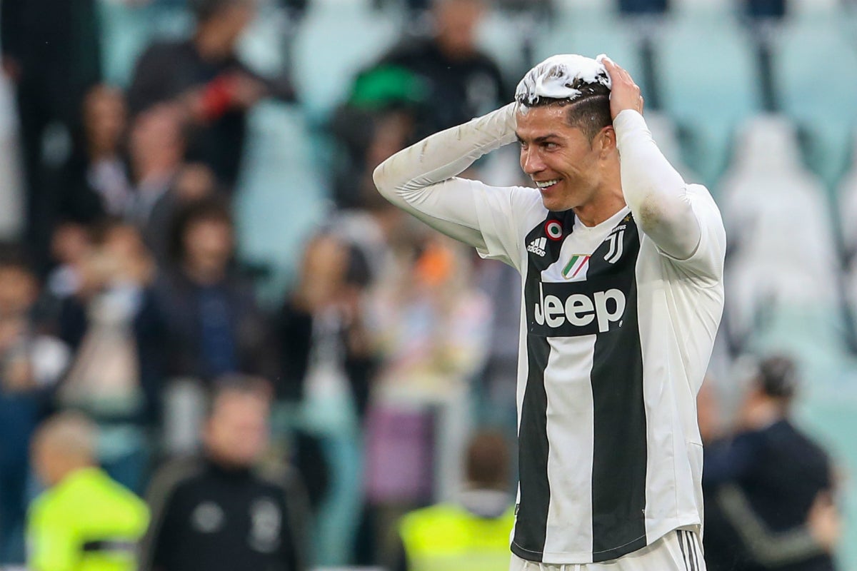 Cristiano despeja los rumores sobre su futuro en la Juventus: "Me quedo al mil por ciento" Cristiano despeja los rumores sobre su futuro en la Juventus: "Me quedo al mil por ciento"
