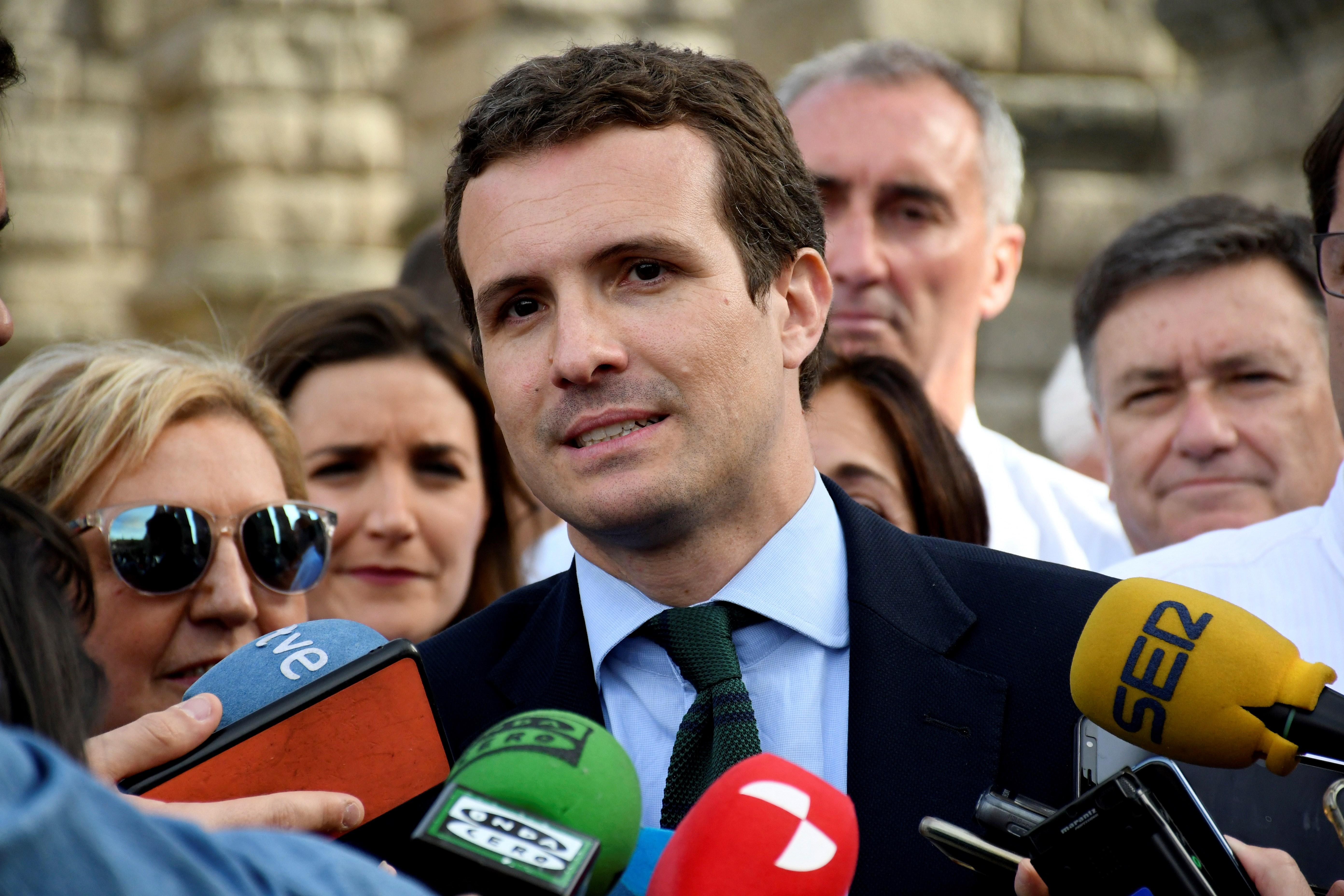 Casado no se cree la caída de PP en las encuestas y pide concentrar el voto en su partido Casado no se cree la caída de PP en las encuestas y pide concentrar el voto en su partido
