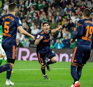 Guedes celebra un gol con el Valencia Guedes celebra un gol con el Valencia