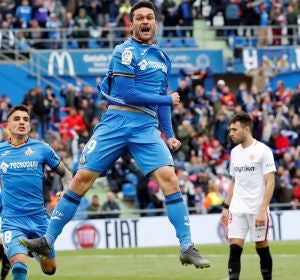 Jorge Molina celebra un gol ante el Sevilla en el Coliseum Jorge Molina celebra un gol ante el Sevilla en el Coliseum