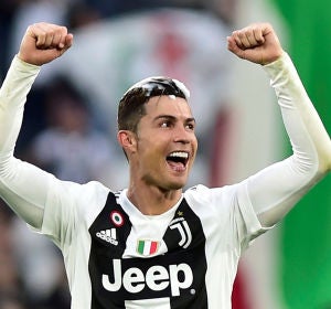 Cristiano Ronaldo celebrando el título de liga Cristiano Ronaldo celebrando el título de liga