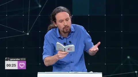 Pablo Iglesias se apoya en la Constitución para defenderse en el debate Pablo Iglesias se apoya en la Constitución para defenderse en el debate